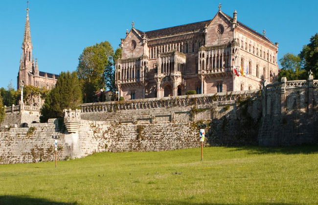 Comillas & Capricho de Gaudí - Small Group - Photo 3
